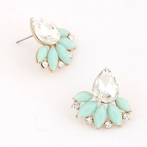 Jewelry - 🍁4/$25🍁 New Blue Stone Earrings